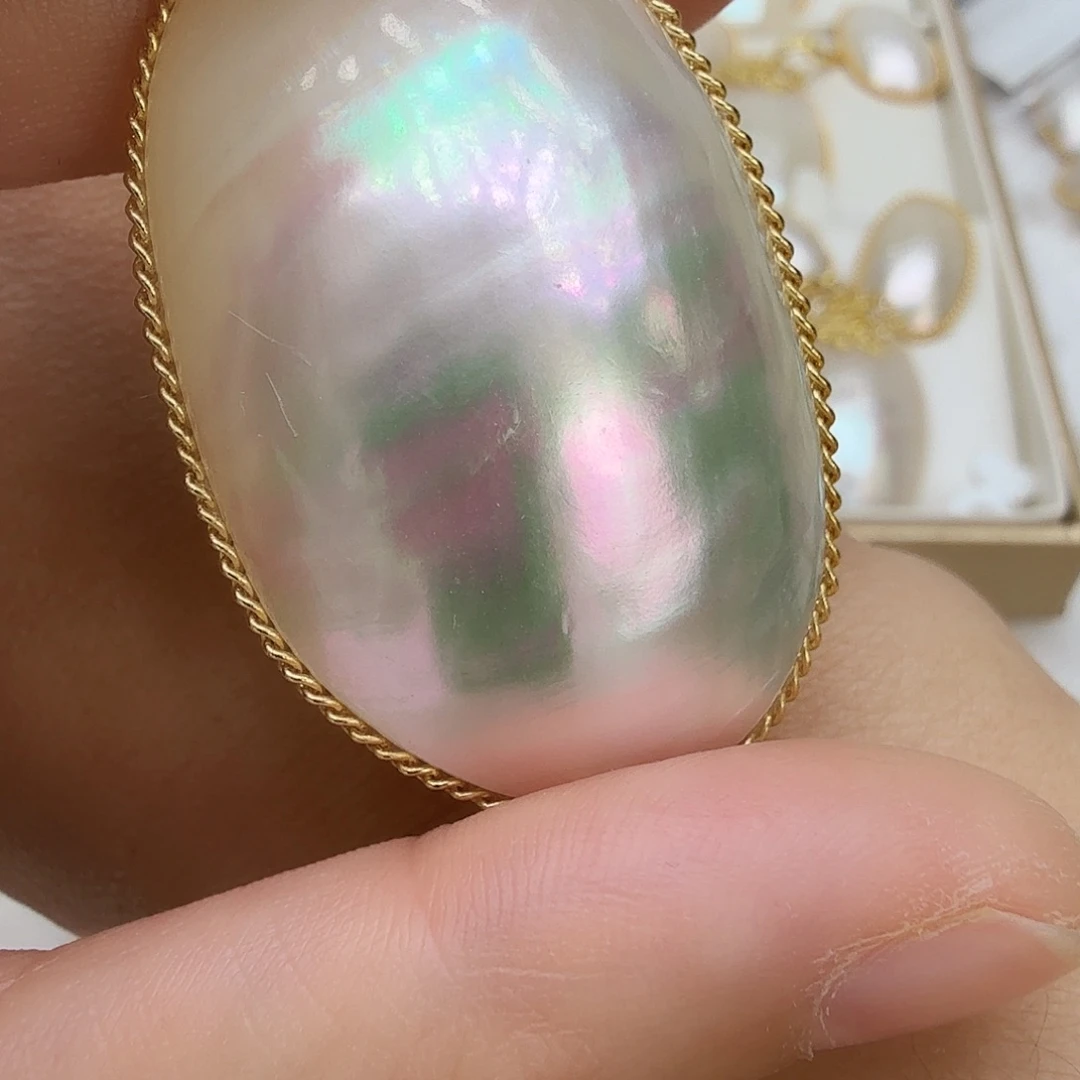 颈饰未镶嵌拼合珍珠（马贝珠）