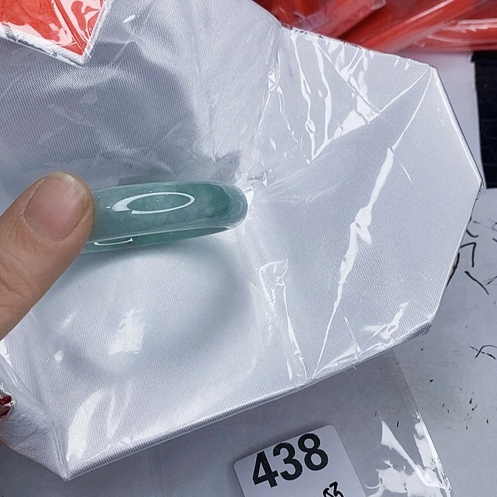 翡翠未镶嵌手镯一图一物实物为准（微瑕处理）