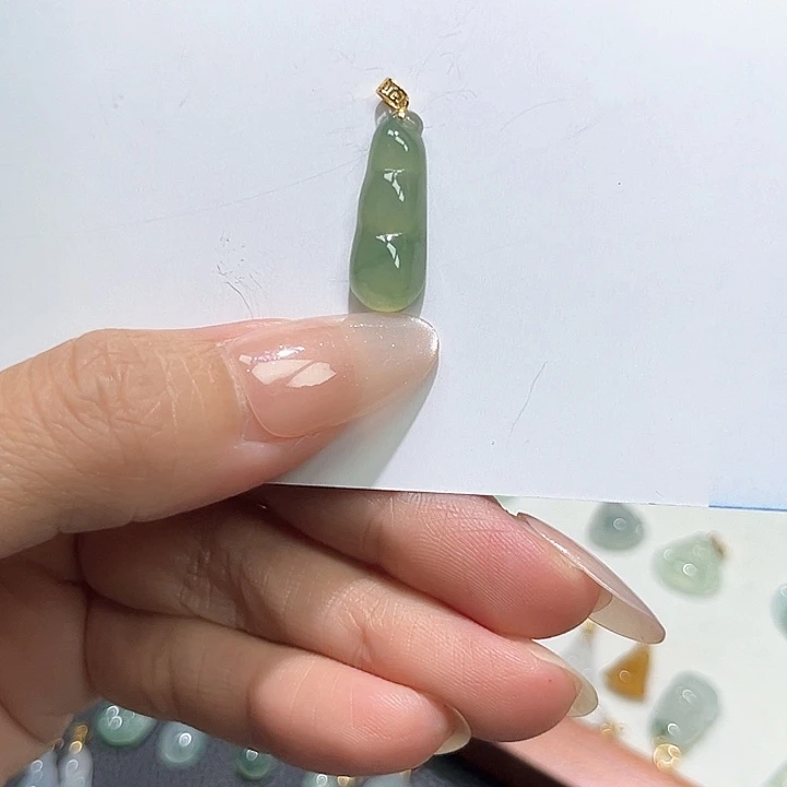 颈饰18K金镶嵌翡翠