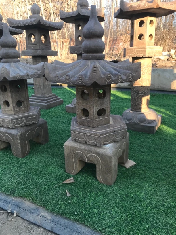 青石材质摆件石灯