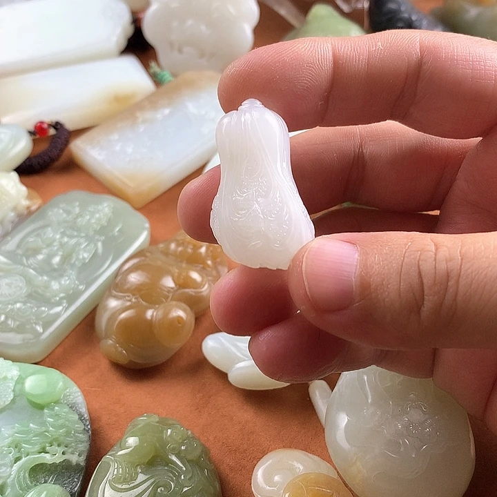 颈饰未镶嵌和田玉
