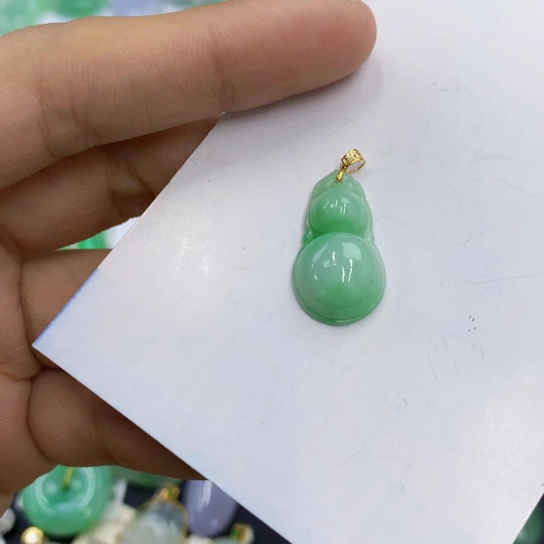 翡翠18K金镶嵌颈饰翡翠
