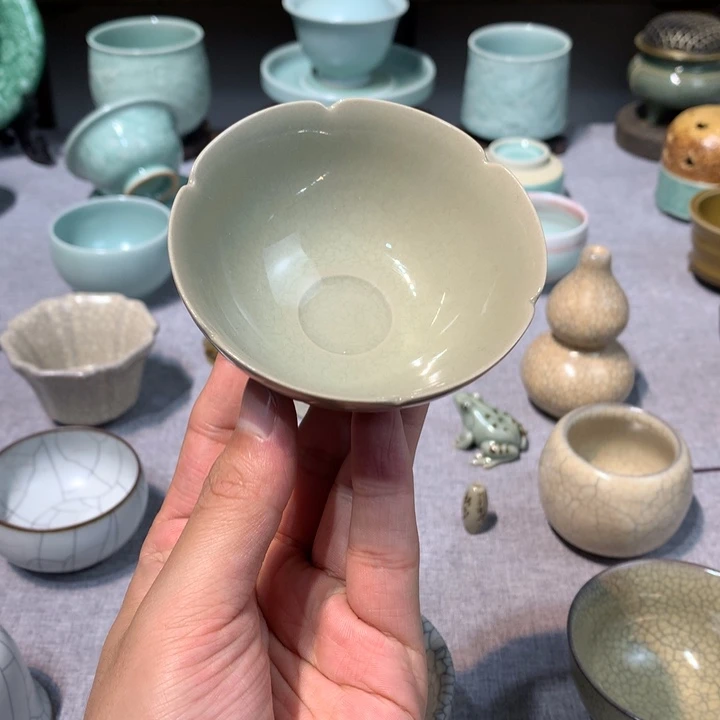 龙泉青瓷葵口斗笠