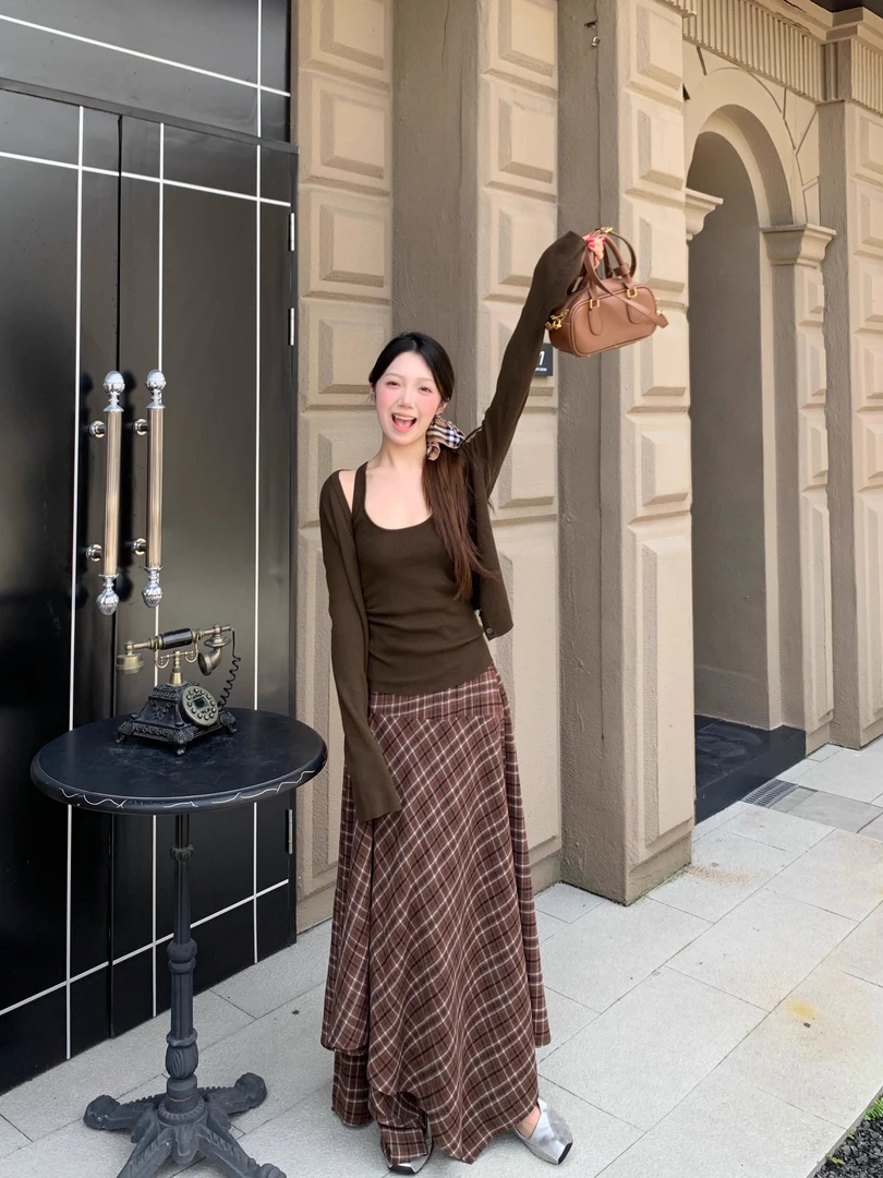 2025秋季咖色格子不规则下摆韩系半身裙女高腰大裙摆到脚裸长裙子