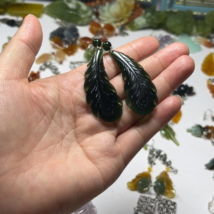 蛇纹石玉合金耳饰