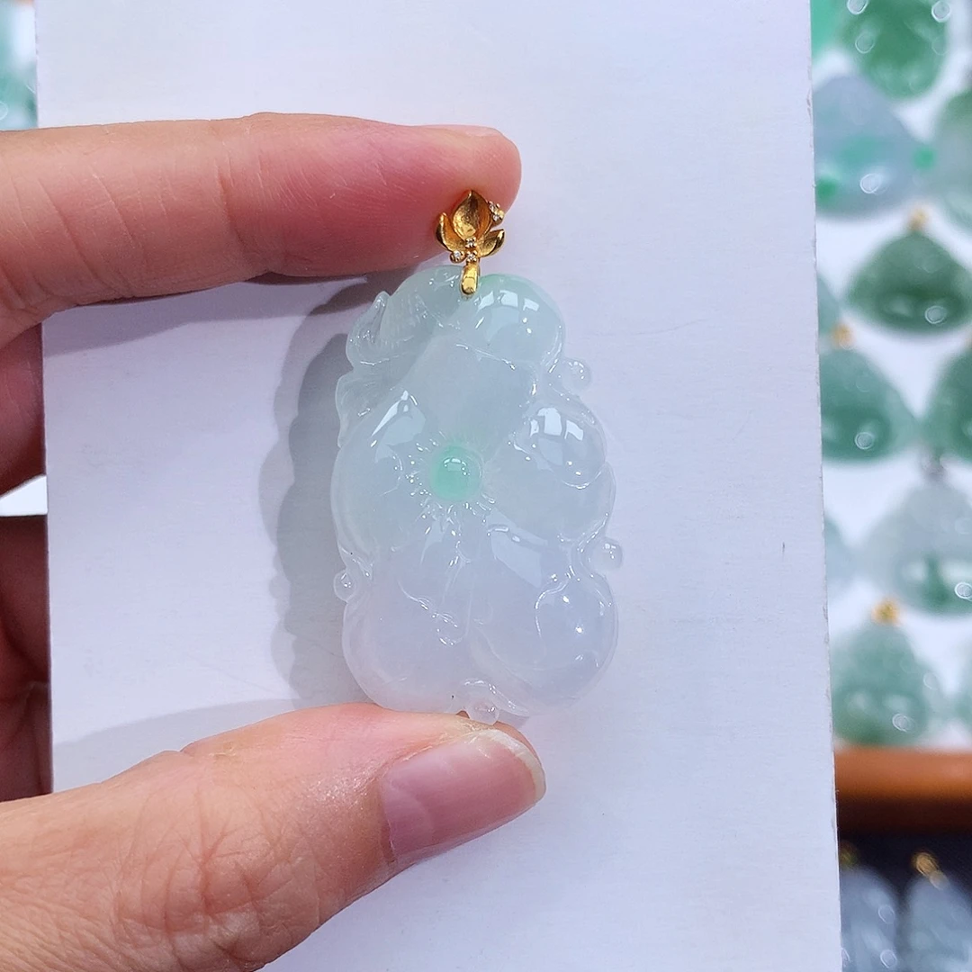 翡翠18K金镶嵌颈饰翡翠吊坠