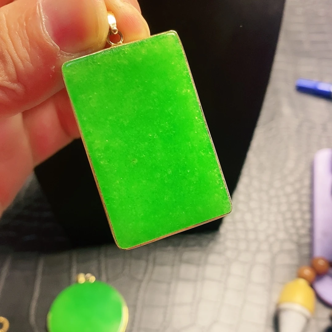 颈饰18K金镶嵌翡翠