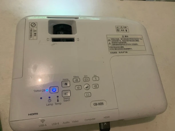 长焦X05 亮度3300流明，分辨率1024*768高清投影 运费自理