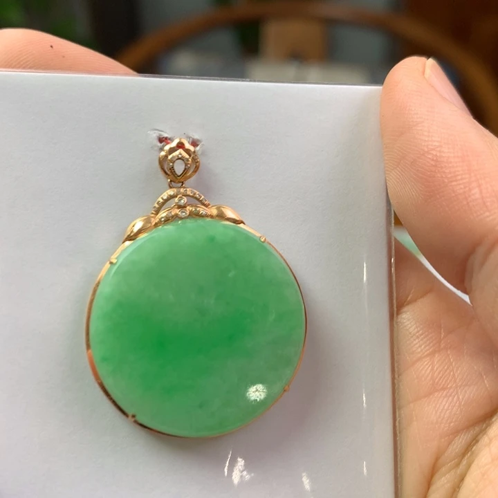 翡翠18K金镶嵌颈饰翡翠吊坠