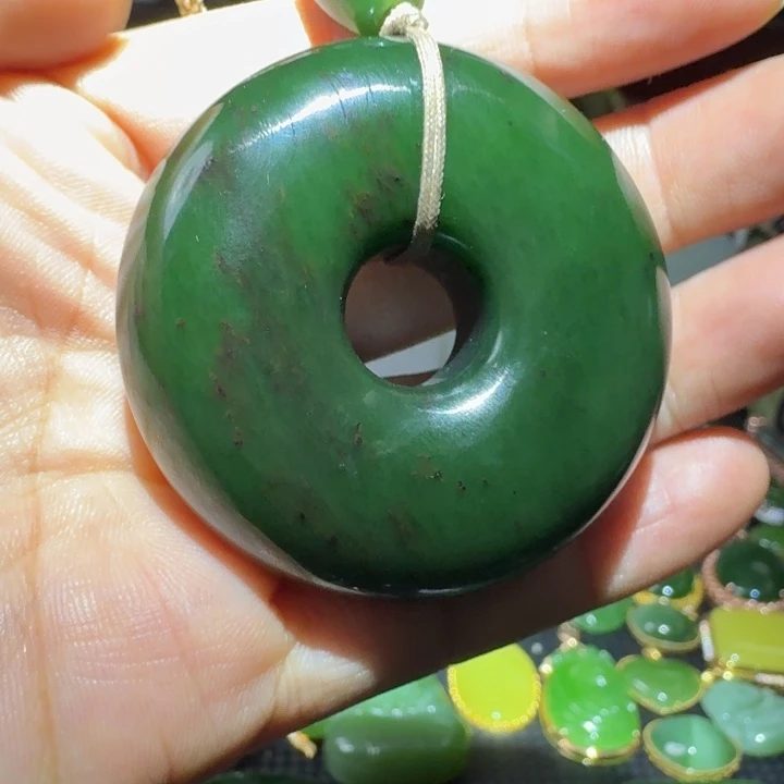 和田玉未镶嵌颈饰菠菜绿平安扣厚20