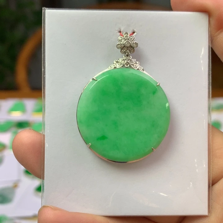 翡翠18K金镶嵌颈饰翡翠吊坠