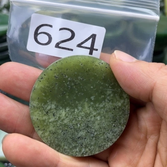 和田玉未镶嵌珠宝半成品