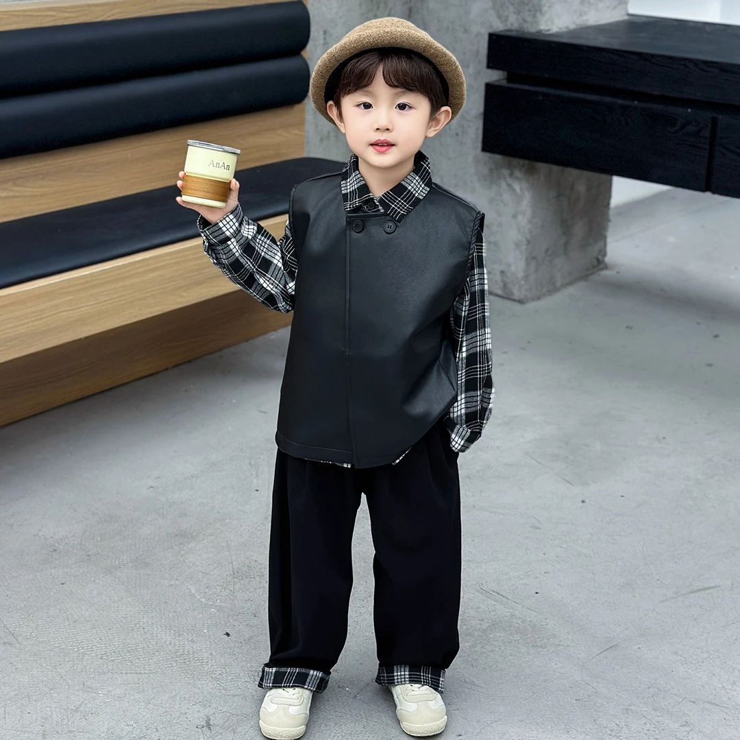 男童秋装套装2025新款皮衣马甲三件套儿童秋季格子衬衫男孩衣服潮