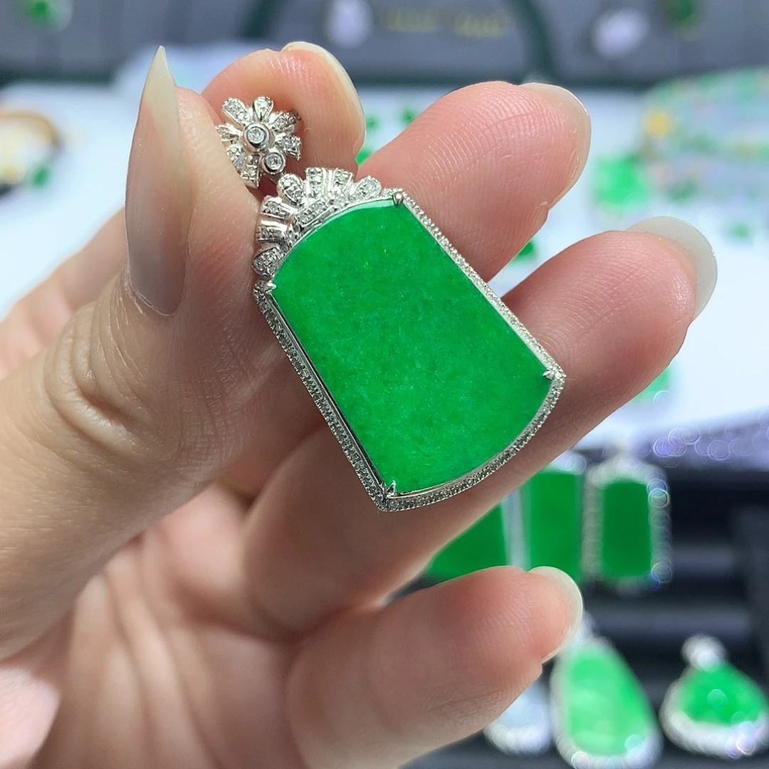 吊坠(不含链)18K金镶嵌翡翠