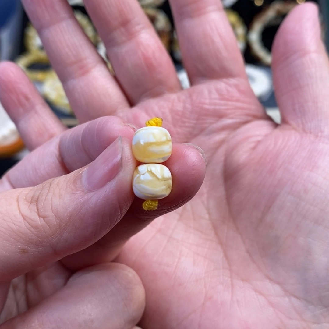 Y***丶裸石蜜蜡未镶嵌瓷白妖花老型同料对珠8.6