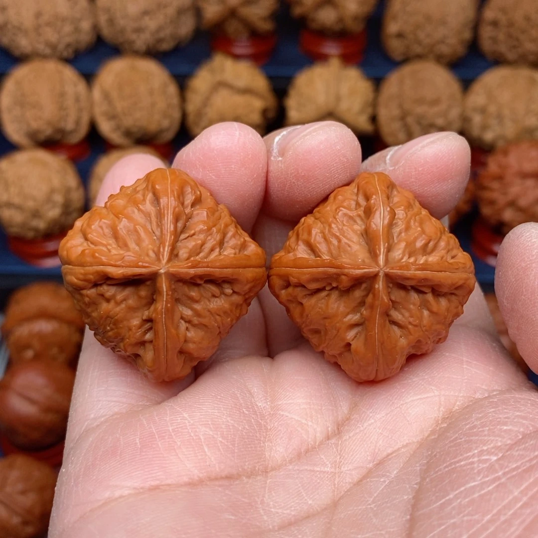 把件文玩核桃手捻野生皇冠四棱