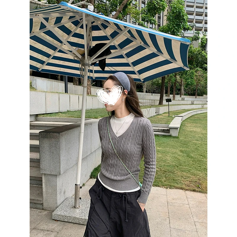 Moses Queen/魔西女王纯色V领学院风长袖麻花毛衣秋修身针织上衣