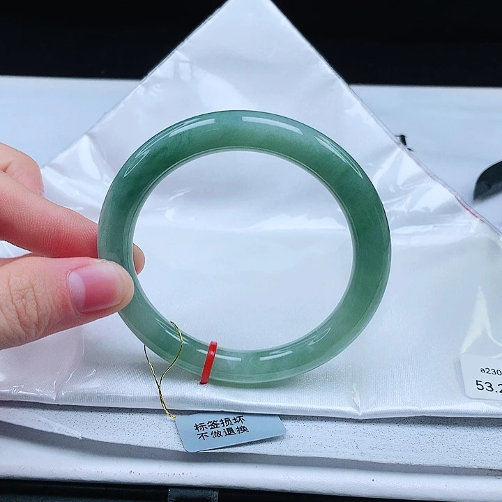 翡翠手镯（圆镯）未镶嵌缅甸天然a货手镯53+