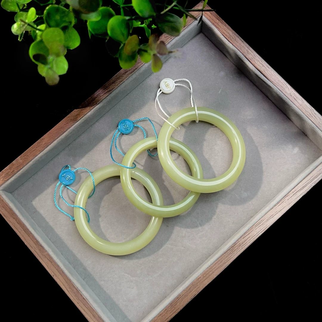 天然和田玉黄口手镯-JBY2833(多样性发货)