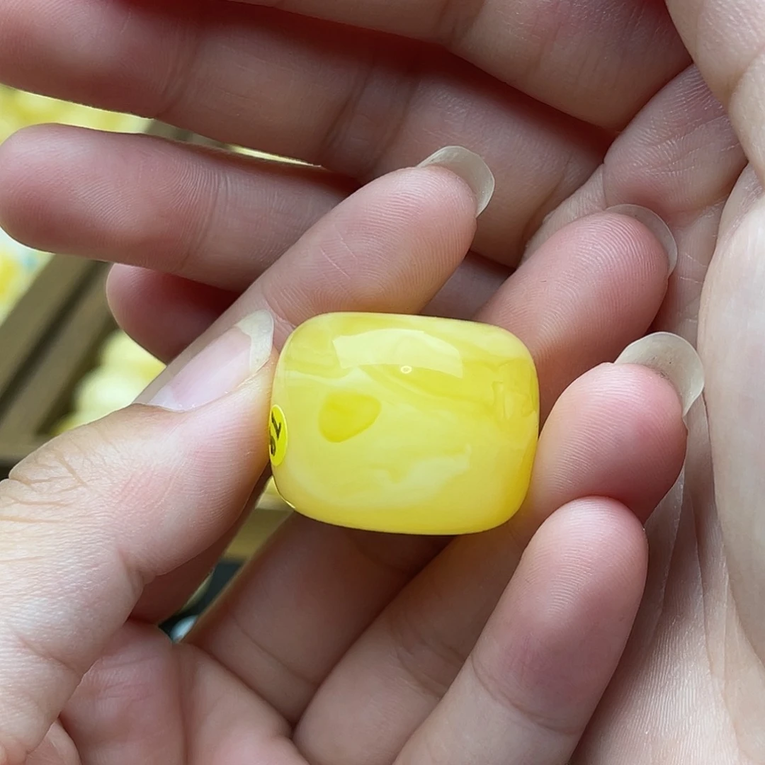 裸石琥珀未镶嵌徐***i蜜蜡墩子梦