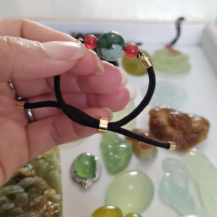 蛇纹石玉未镶嵌吊坠