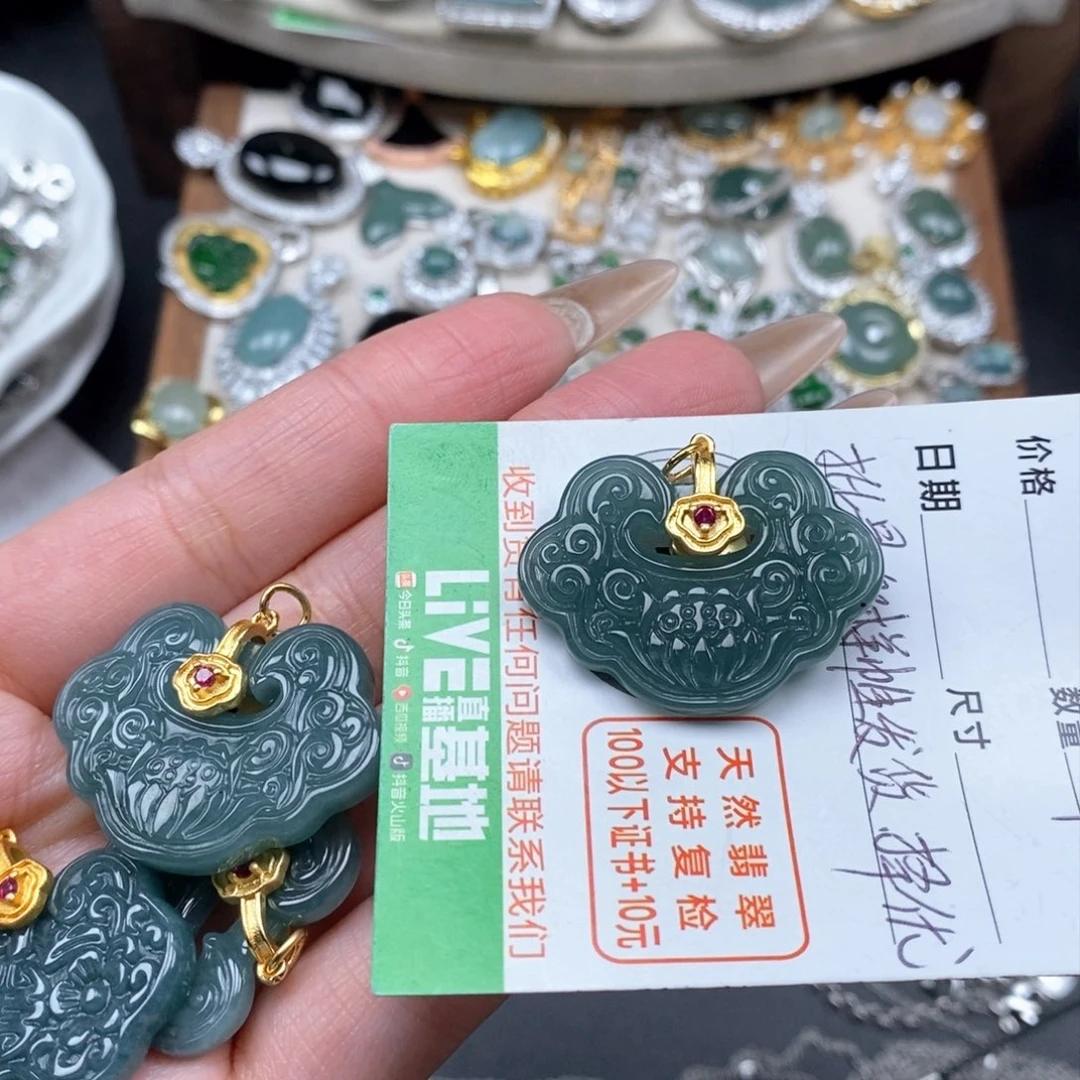 翡翠颈饰未镶嵌翡翠