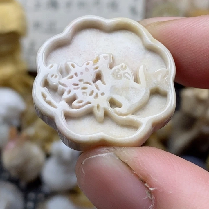 颈饰未镶嵌硅化珊瑚（珊瑚玉）小