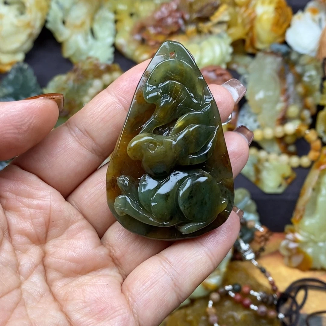 蛇纹石玉颈饰未镶嵌