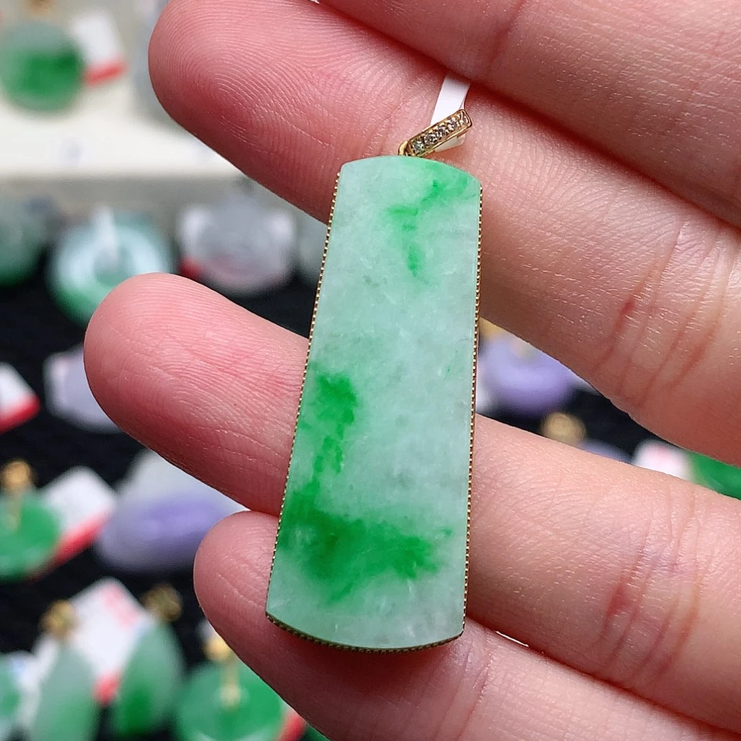 颈饰18K金镶嵌翡翠翡翠吊坠