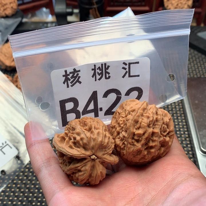 吊坠文玩核桃牡丹纹