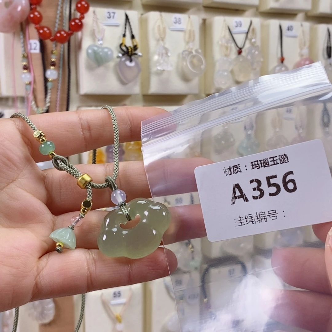 见***面玛瑙/玉髓未镶嵌颈饰
