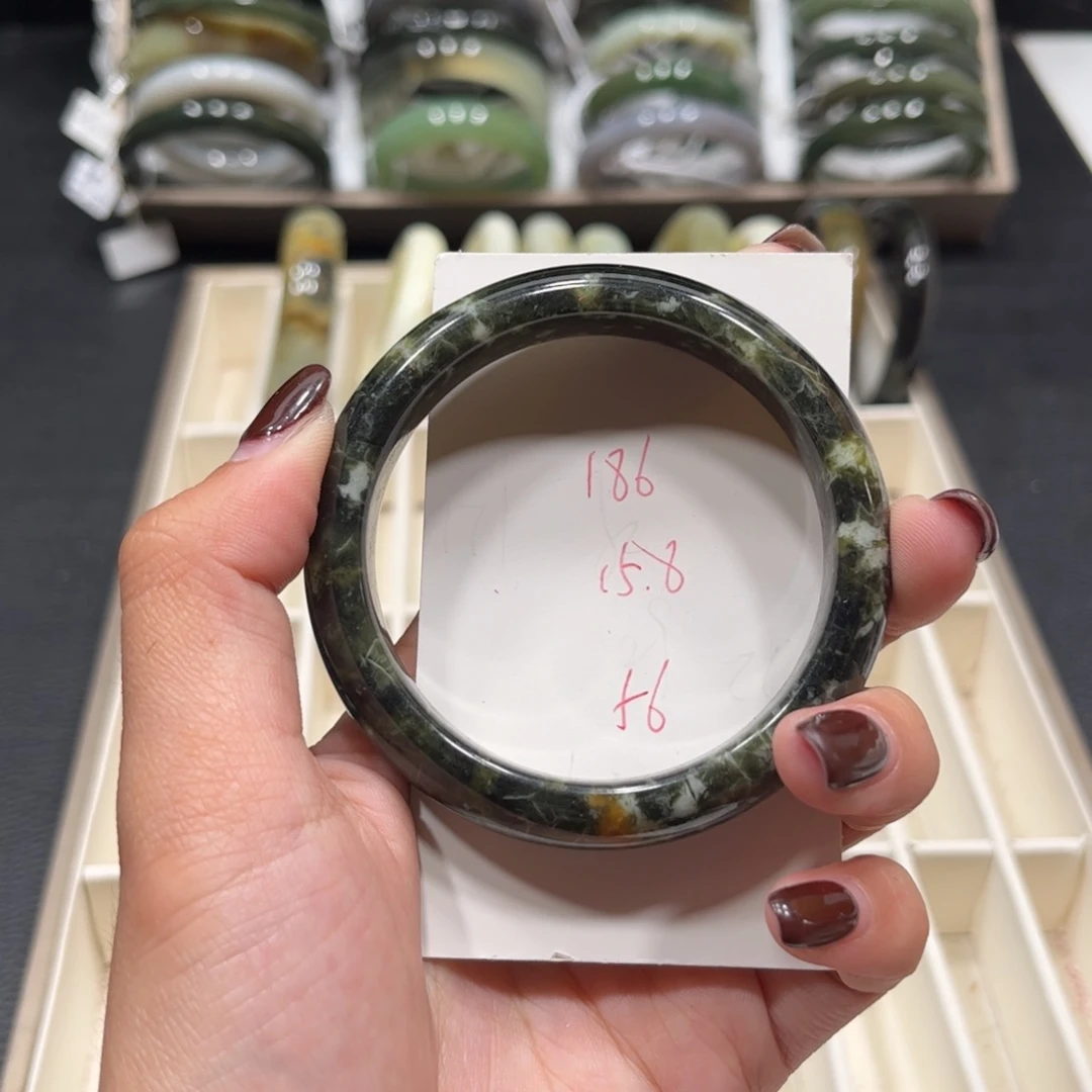 蛇纹石玉未镶嵌手镯