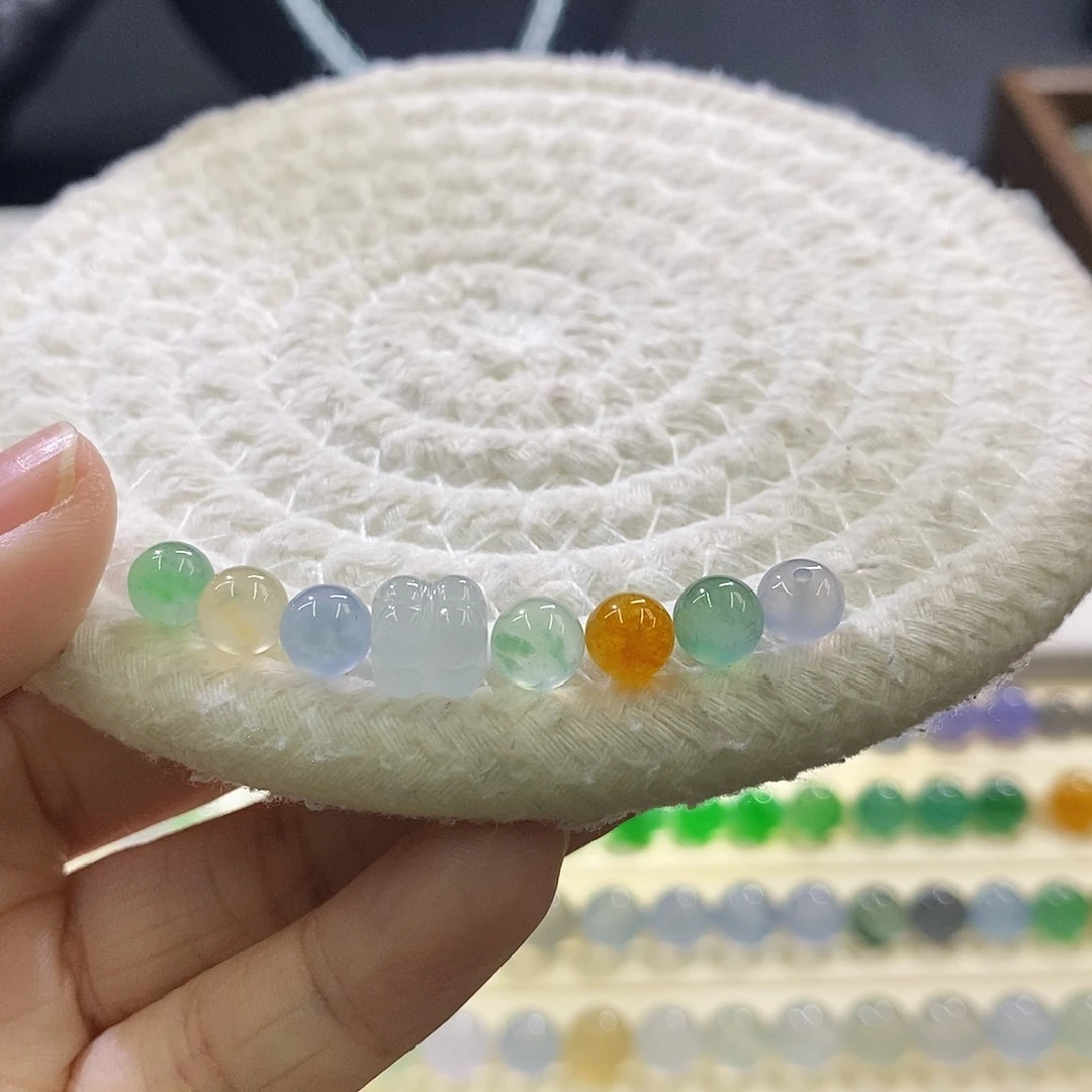 翡翠未镶嵌挂件一组