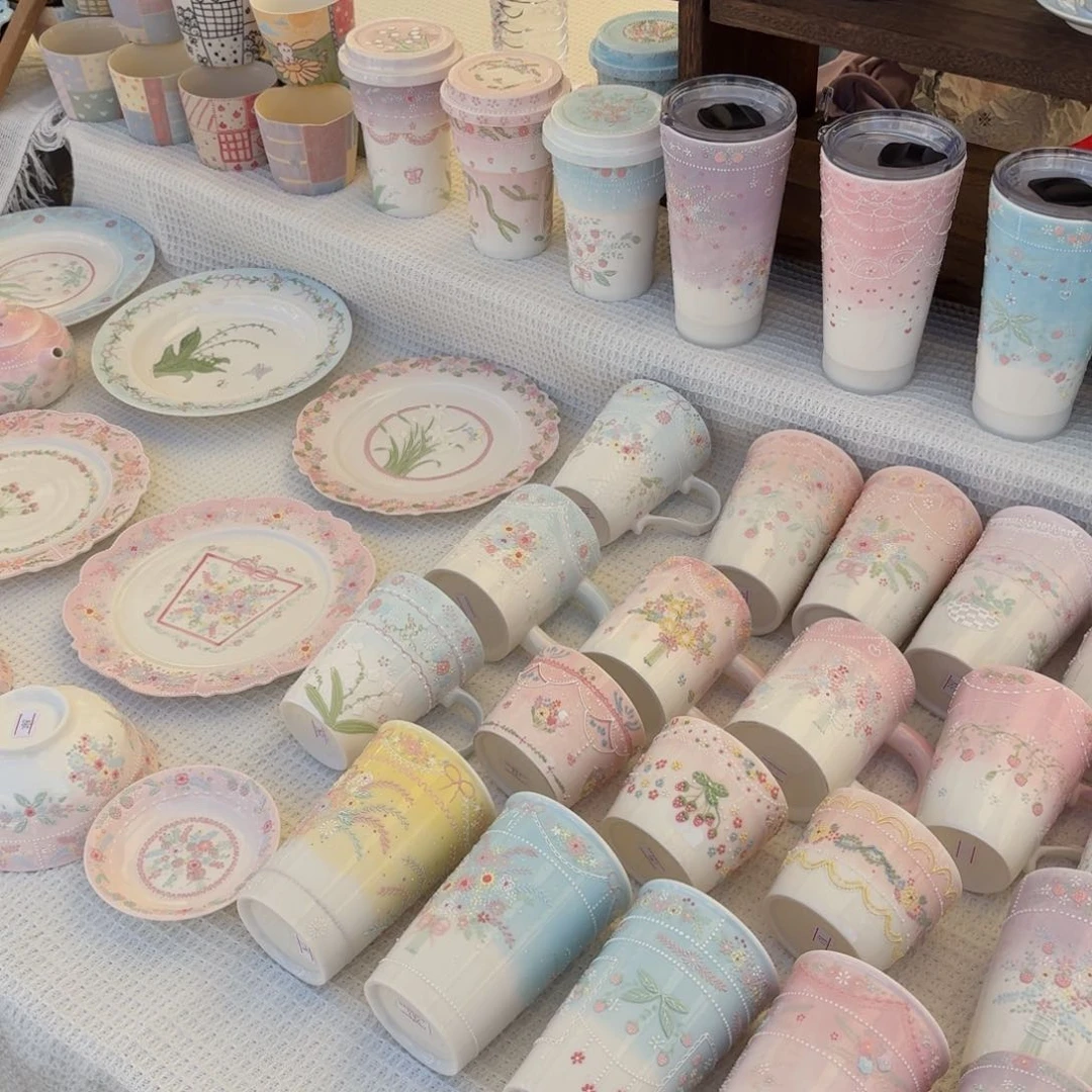 摆件陶瓷陶瓷摊位图陶瓷陶瓷