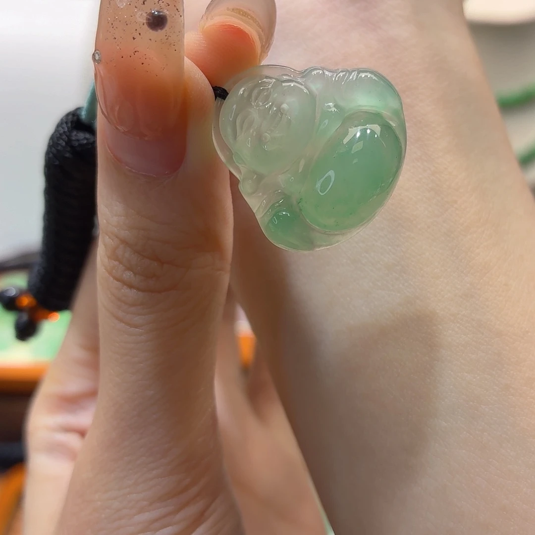 石英质玉未镶嵌颈饰