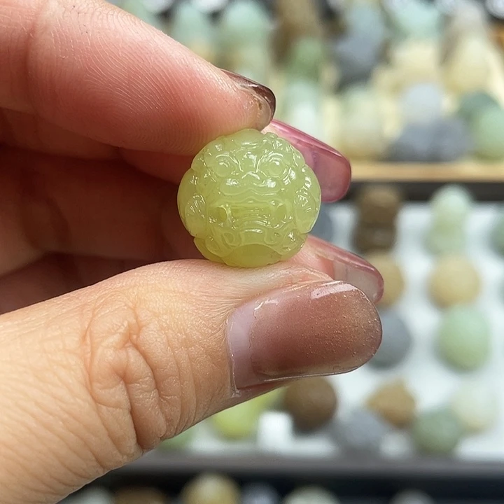 颈饰未镶嵌和田玉青海料冰底黄口柠檬黄貔貅珠子定制