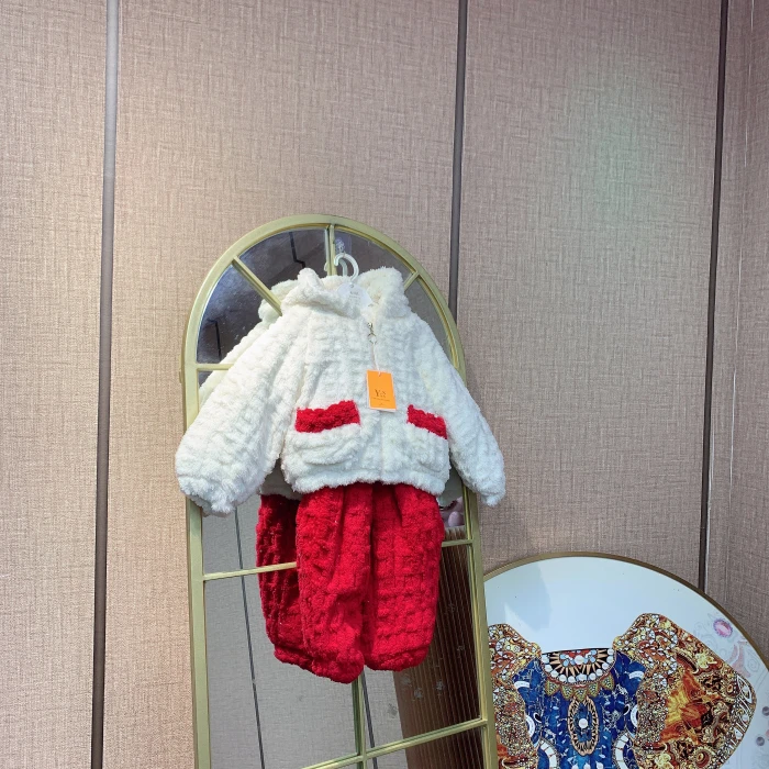 R3202   染色  宝宝米色上衣红色裤子厚棉套装