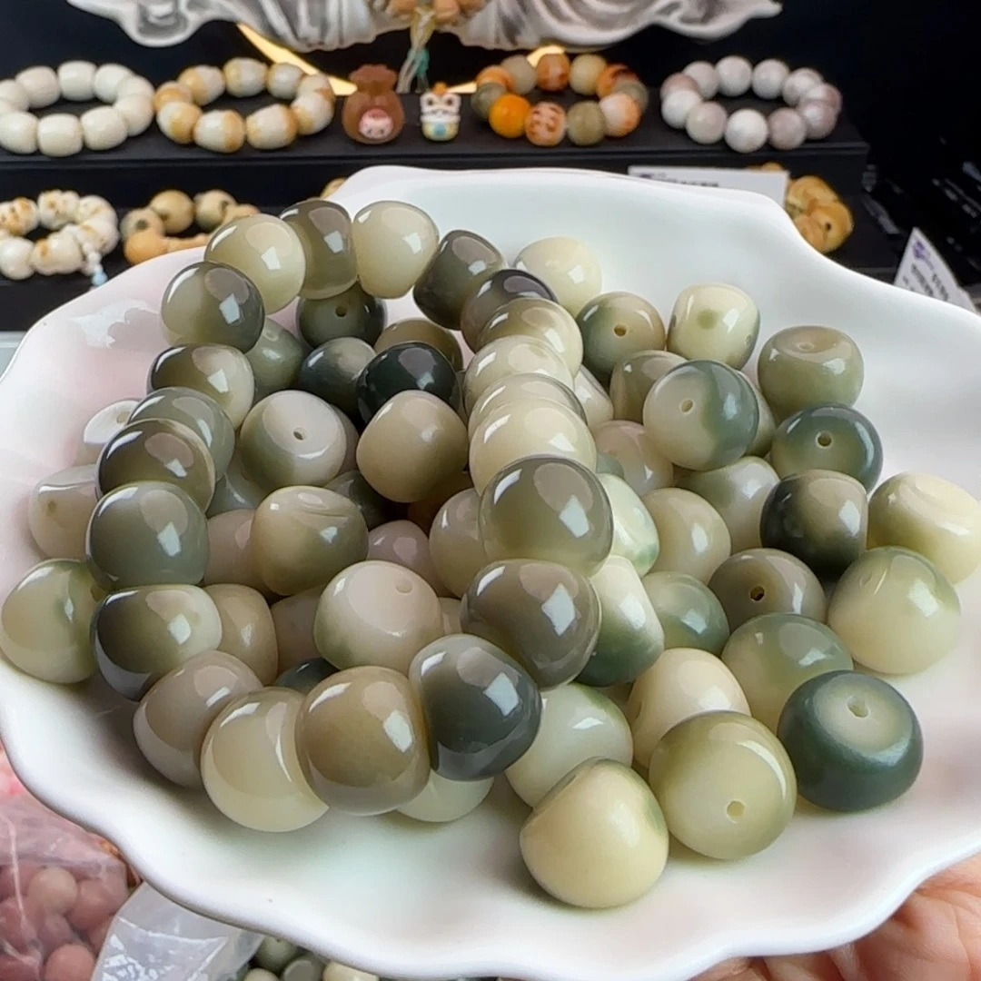 菩提根/象牙果吊坠卡14.7冰种半山半水蒜瓣21颗