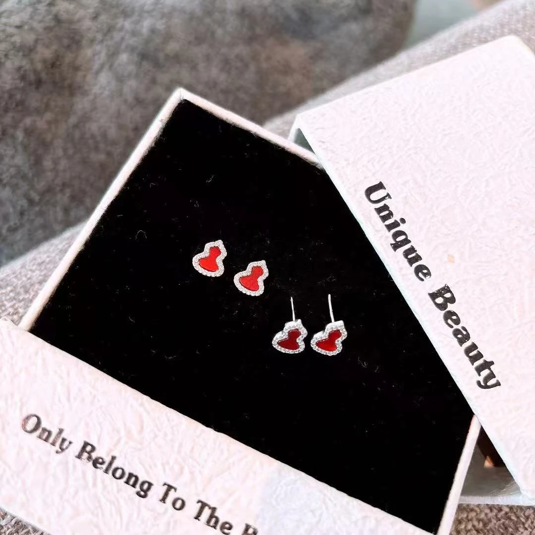 纯银925经典时尚红玛瑙葫芦耳钉