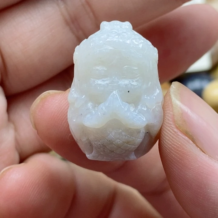 颈饰未镶嵌硅化珊瑚（珊瑚玉）小