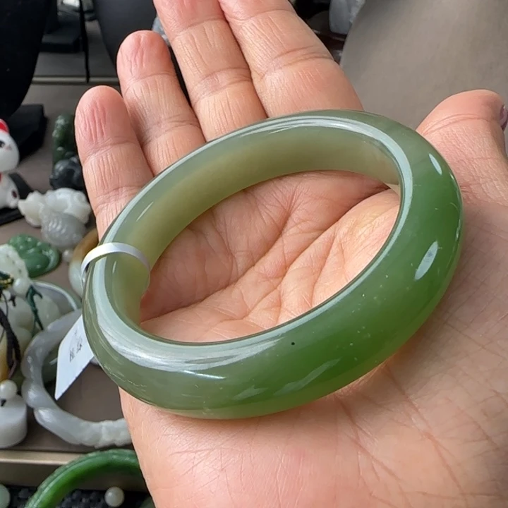 和田玉未镶嵌手镯