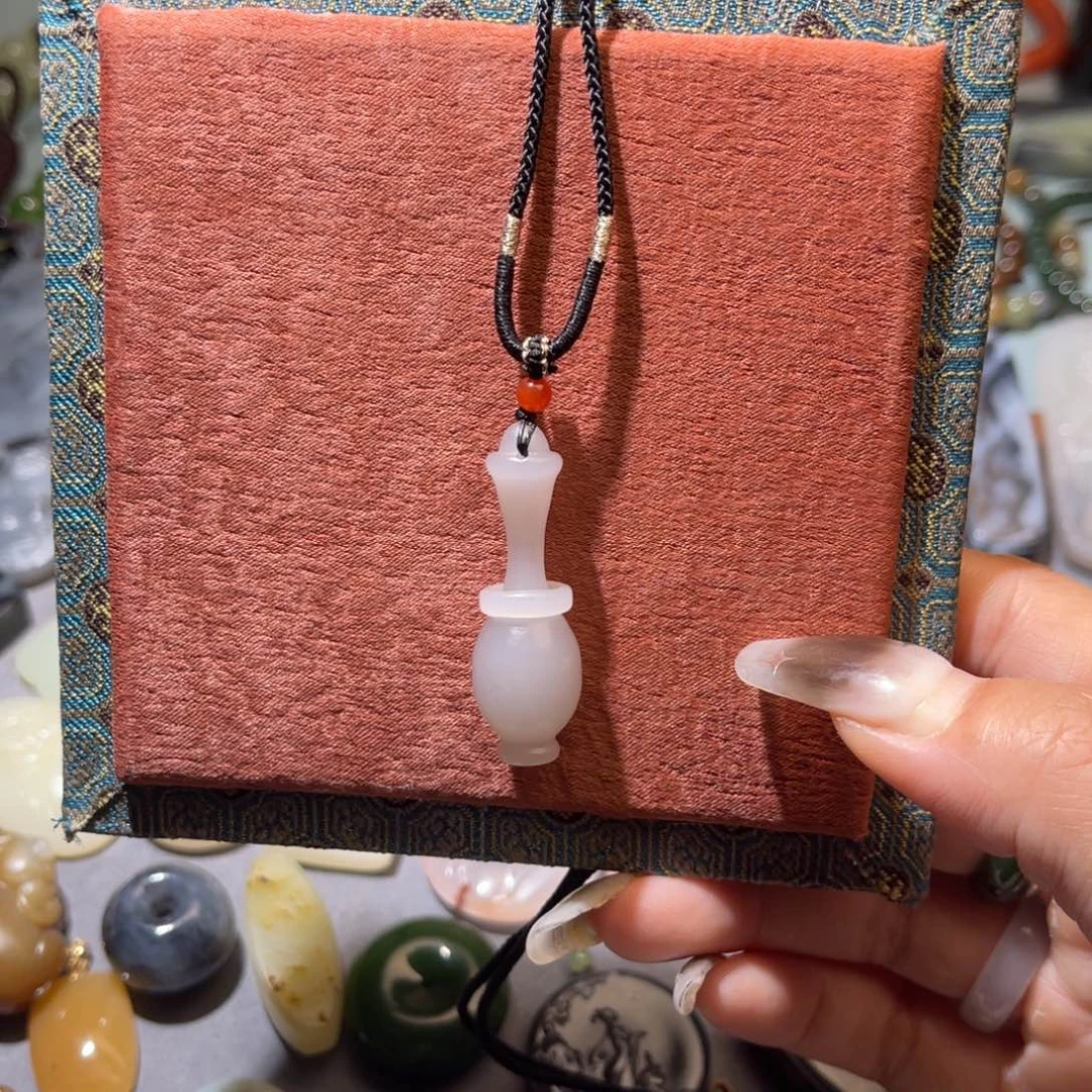 颈饰未镶嵌和田玉烟紫平安