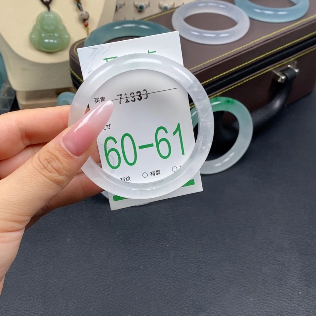 皮***粥蛇纹石玉未镶嵌颈饰