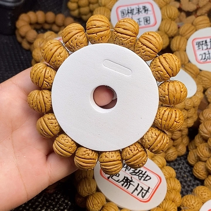 4***.手串桃核金鱼肚1.8