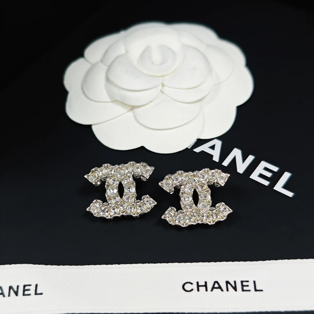 99新 Chanel/香奈儿 耳钉气质时尚百搭经典银色