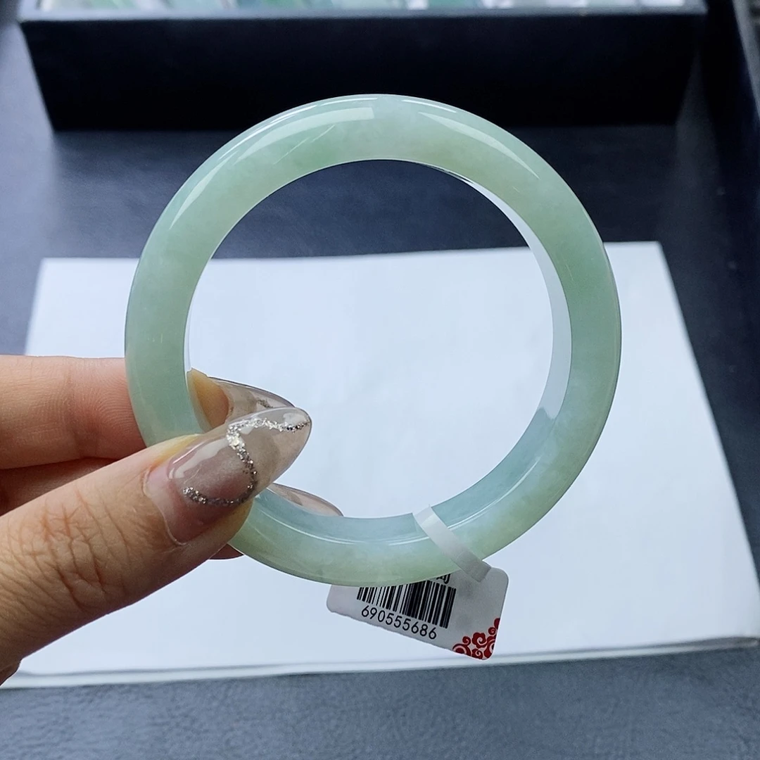 翡翠手镯未镶嵌56.8圈口