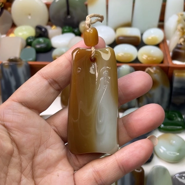 和田玉未镶嵌颈饰