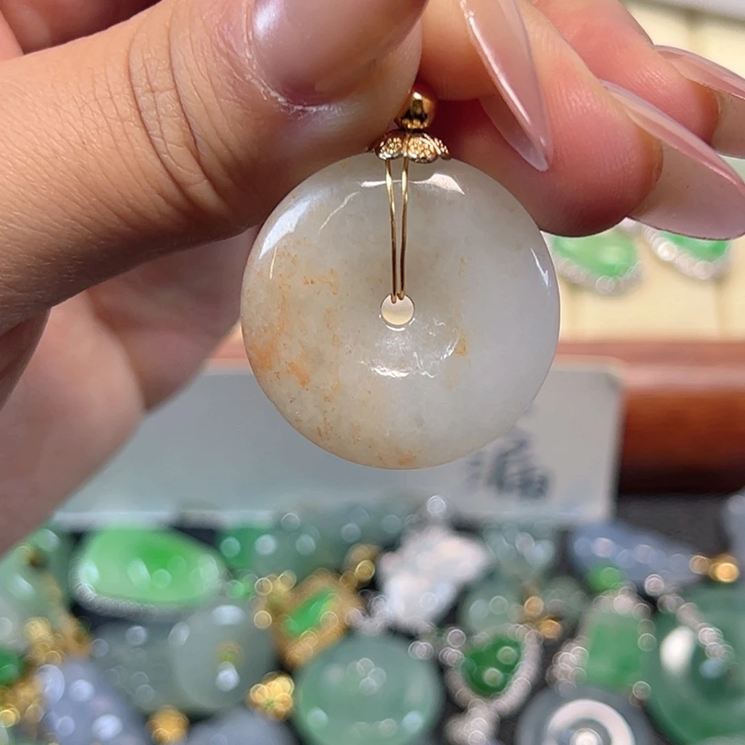 颈饰18K金镶嵌翡翠