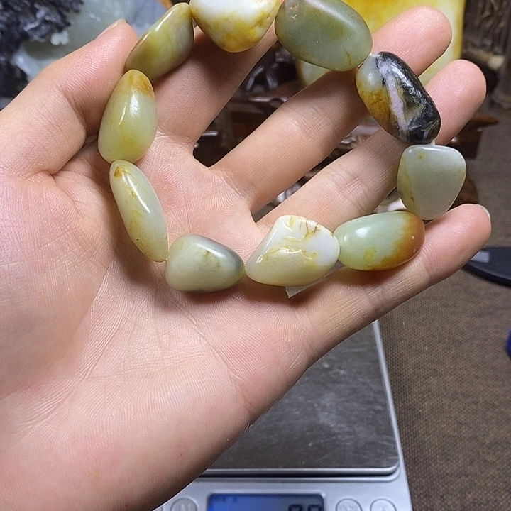 和田玉未镶嵌把件