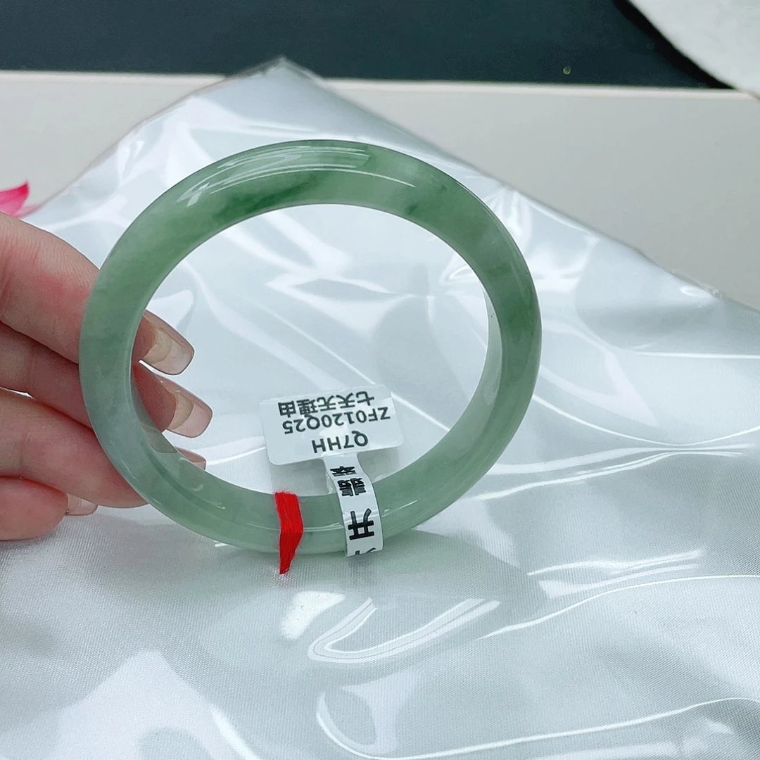 翡翠手镯未镶嵌正57